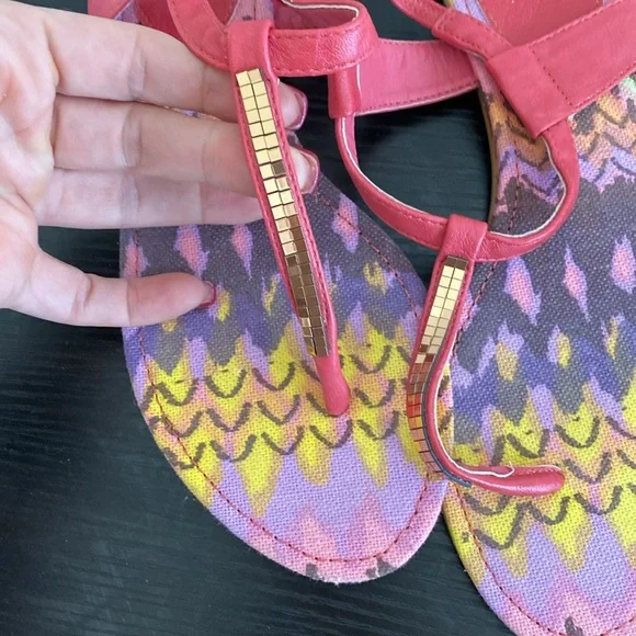 Gently Used Women’s Sandals - Picture 3 of 5